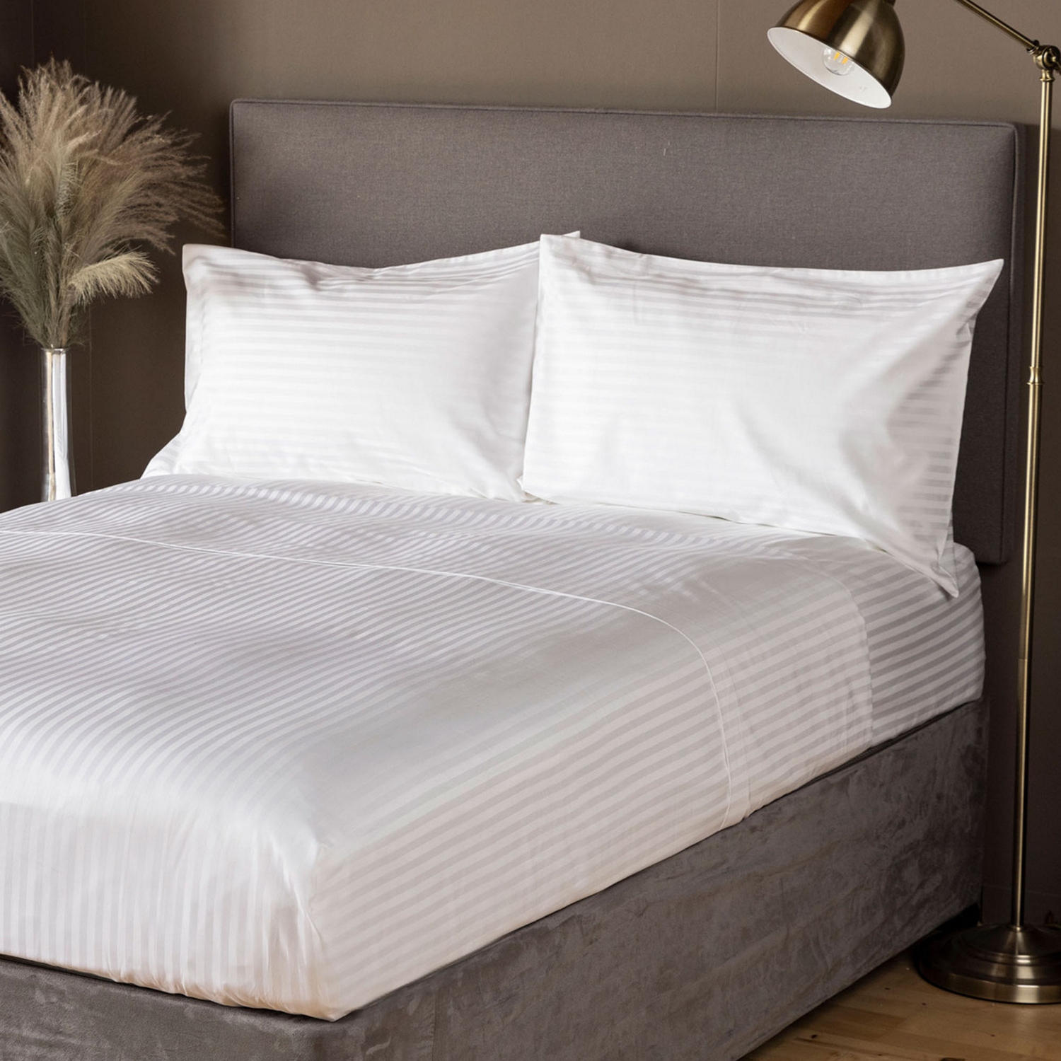 Hotel Suite 540 Thread Count Flat Sheet White