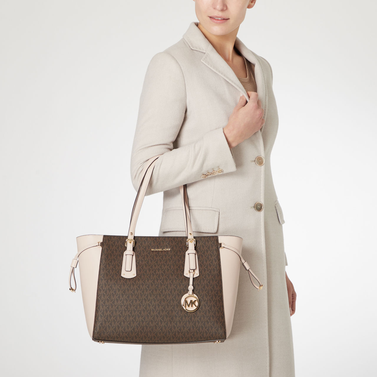 Michael kors deals voyager large