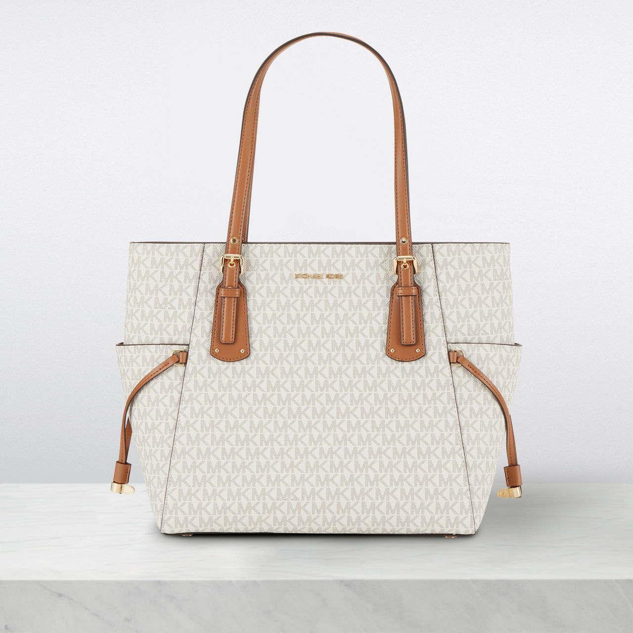 Michael kors 2025 small voyager tote