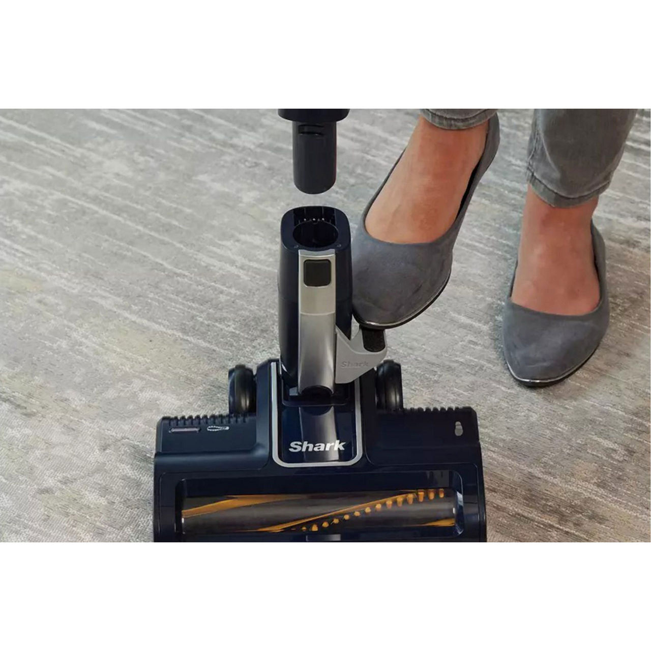 SHARK Dynamic Technology & Anti Hair Wrap Bagless Cylinder Vacuum Cleaner