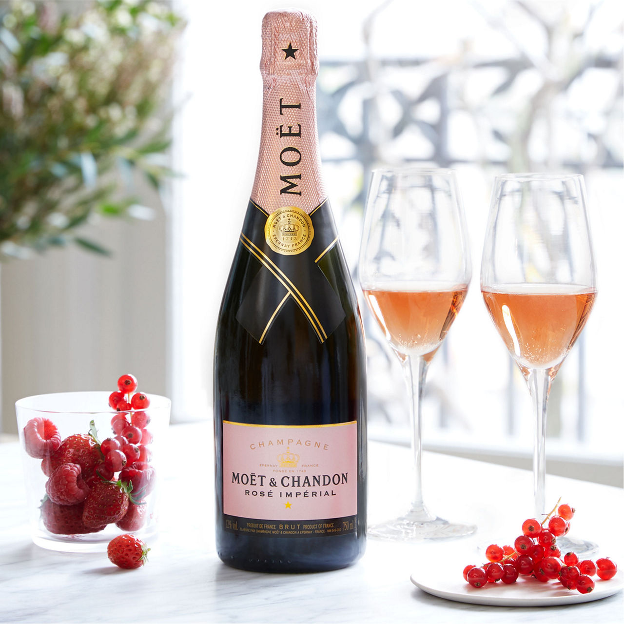 Moët & Chandon Impérial Rosé Champagne with Gift Box Tin