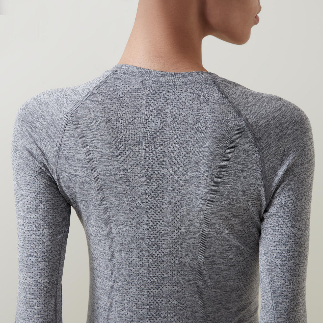 Women's Swiftly Tech Long Sleeve 2.0 (Black/Black) — TC Running Co