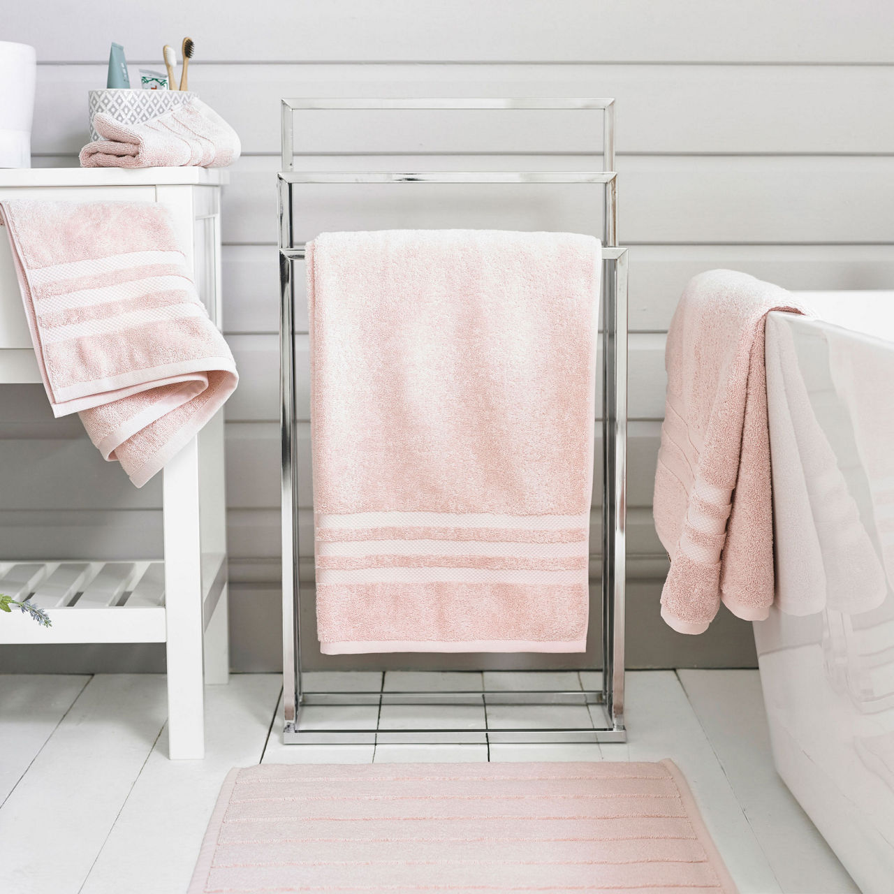 Pink bath mat and towels sale