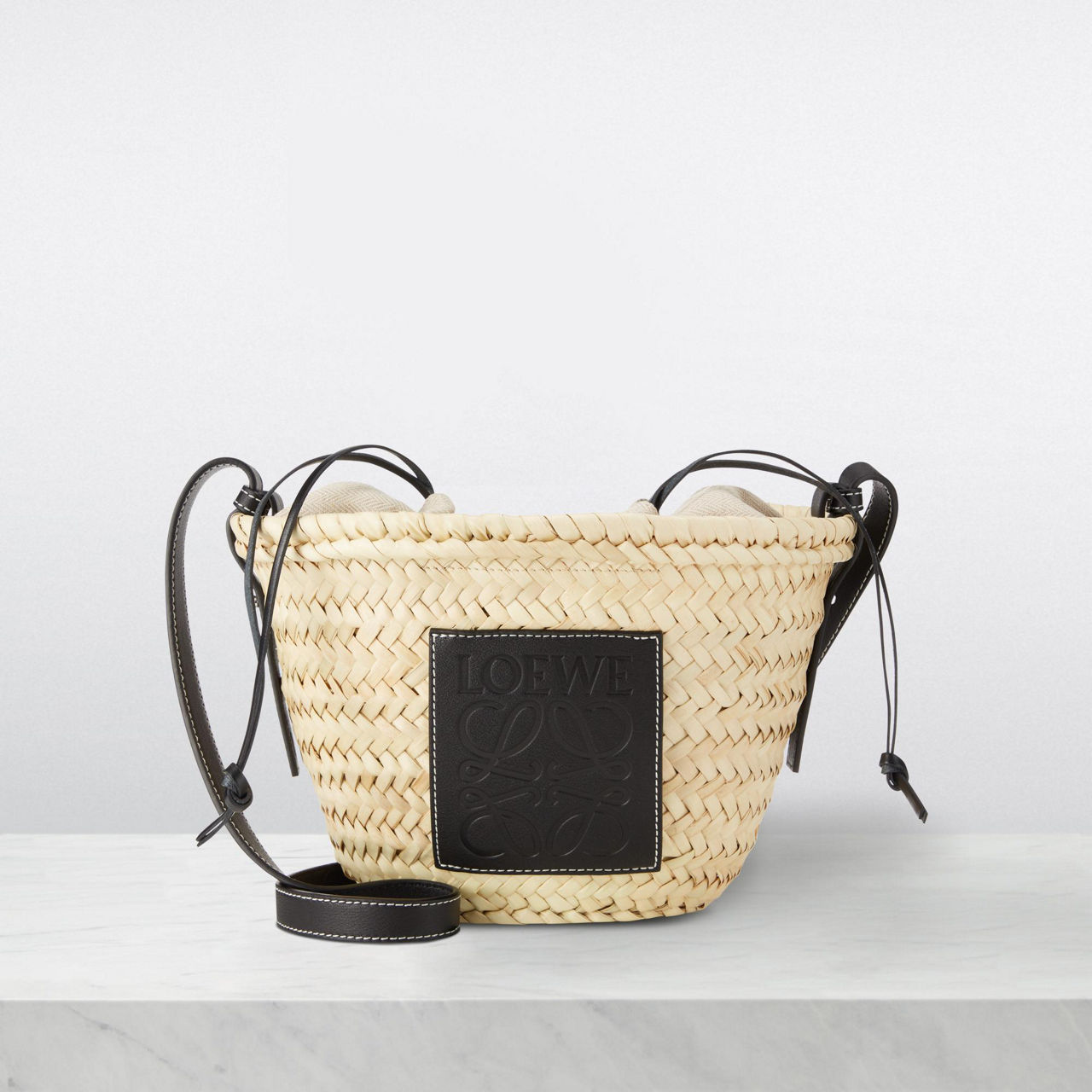 Drawstring bucket bag in palm leaf and calfskin Natural/Tan - LOEWE