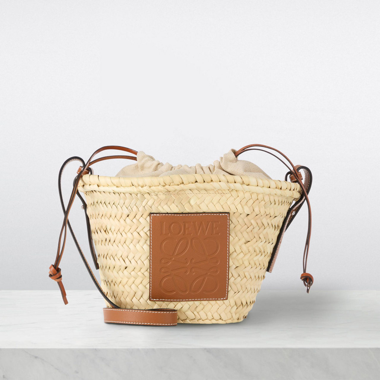 Loewe paula's ibiza pochette leather-trimmed woven raffia shoulder