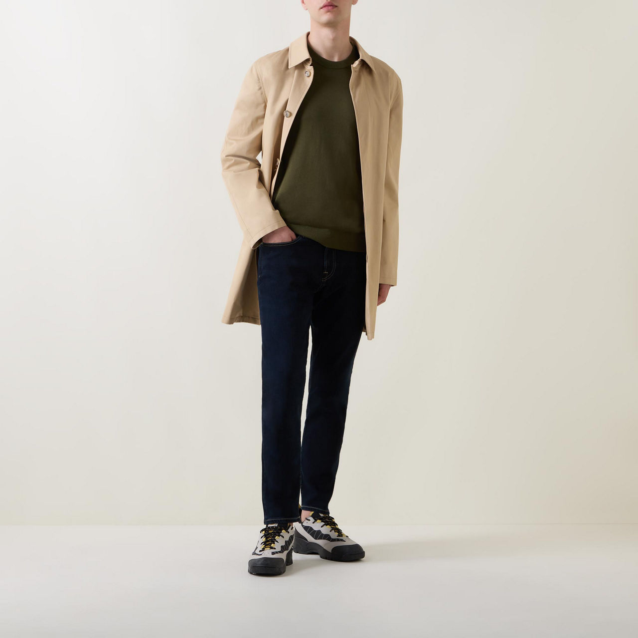 Mid rise tapered classic jeans for men