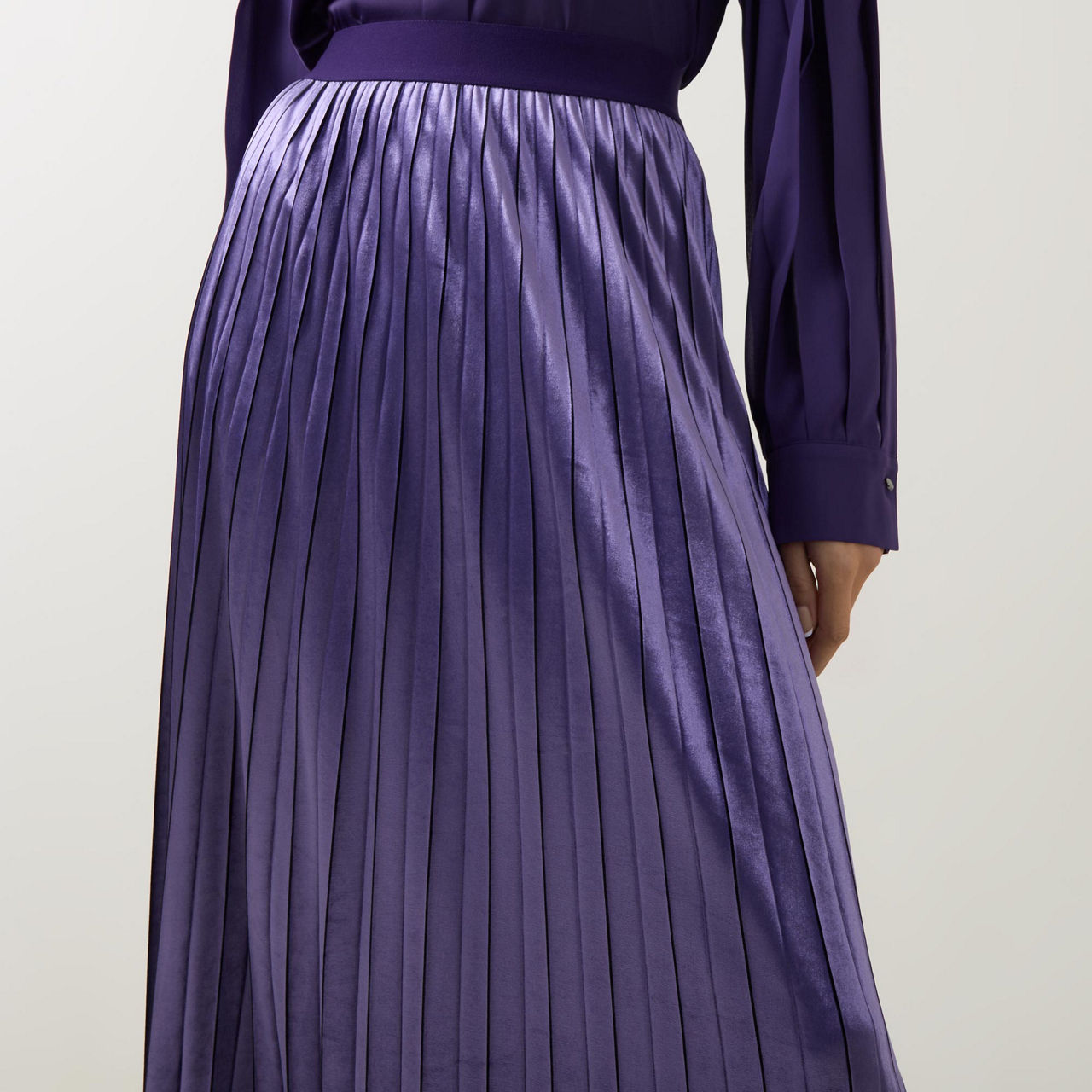One Piece Shimmer Iridescent Mini Pleated Skirt main image 0