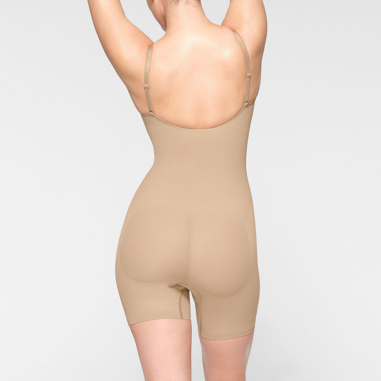 SKIMS SEAMLESS SCULPT Mid Thigh Bodysuit Clay - Beige