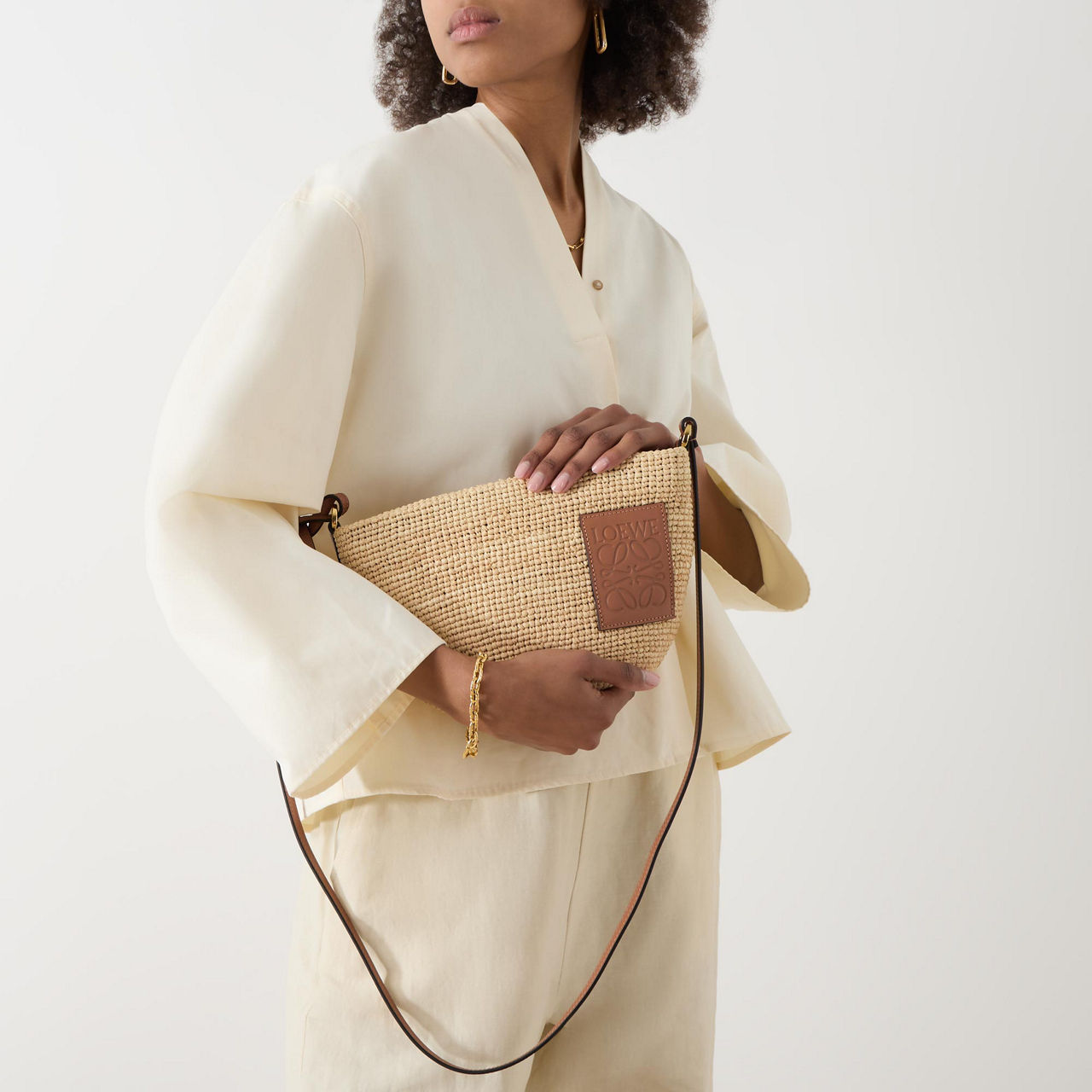 Pochette bag in raffia and calfskin sale