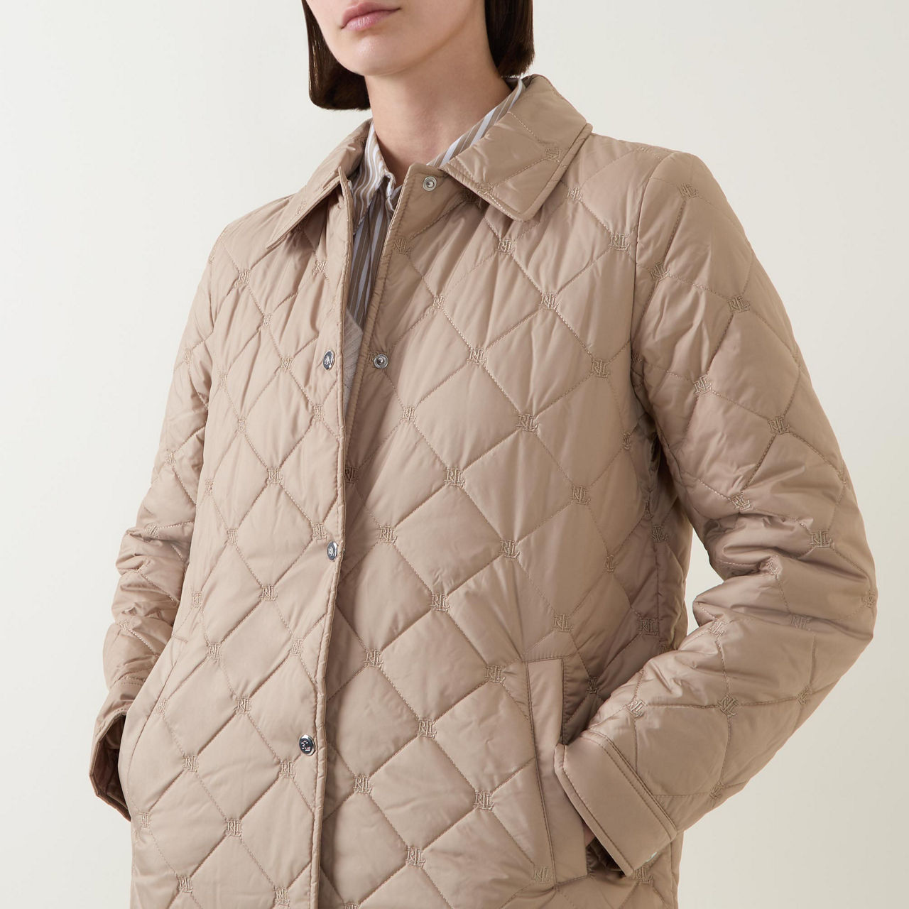 Logo button diamond quilted jacket sales