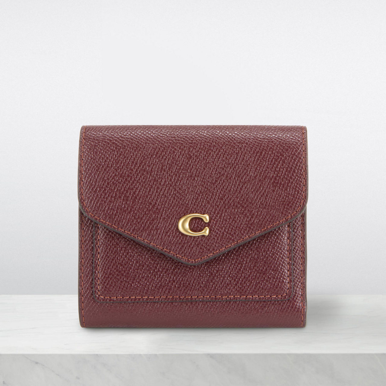 COACH Wyn Small Wallet Wine