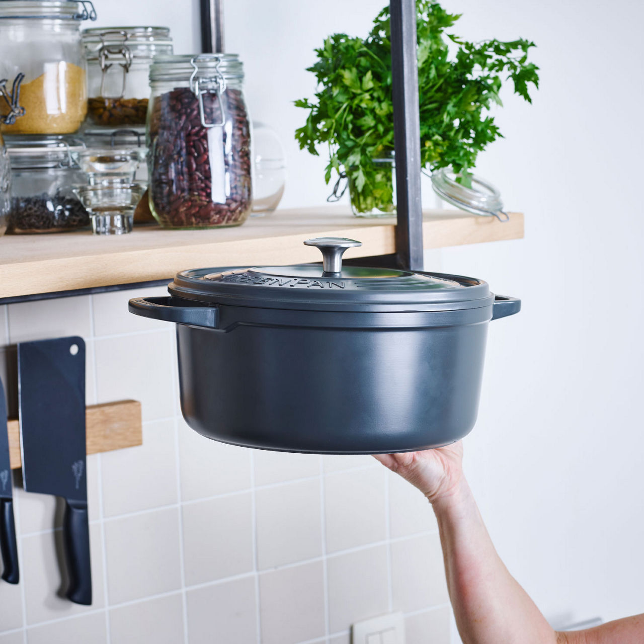 Featherweight Casserole Dish 22cm