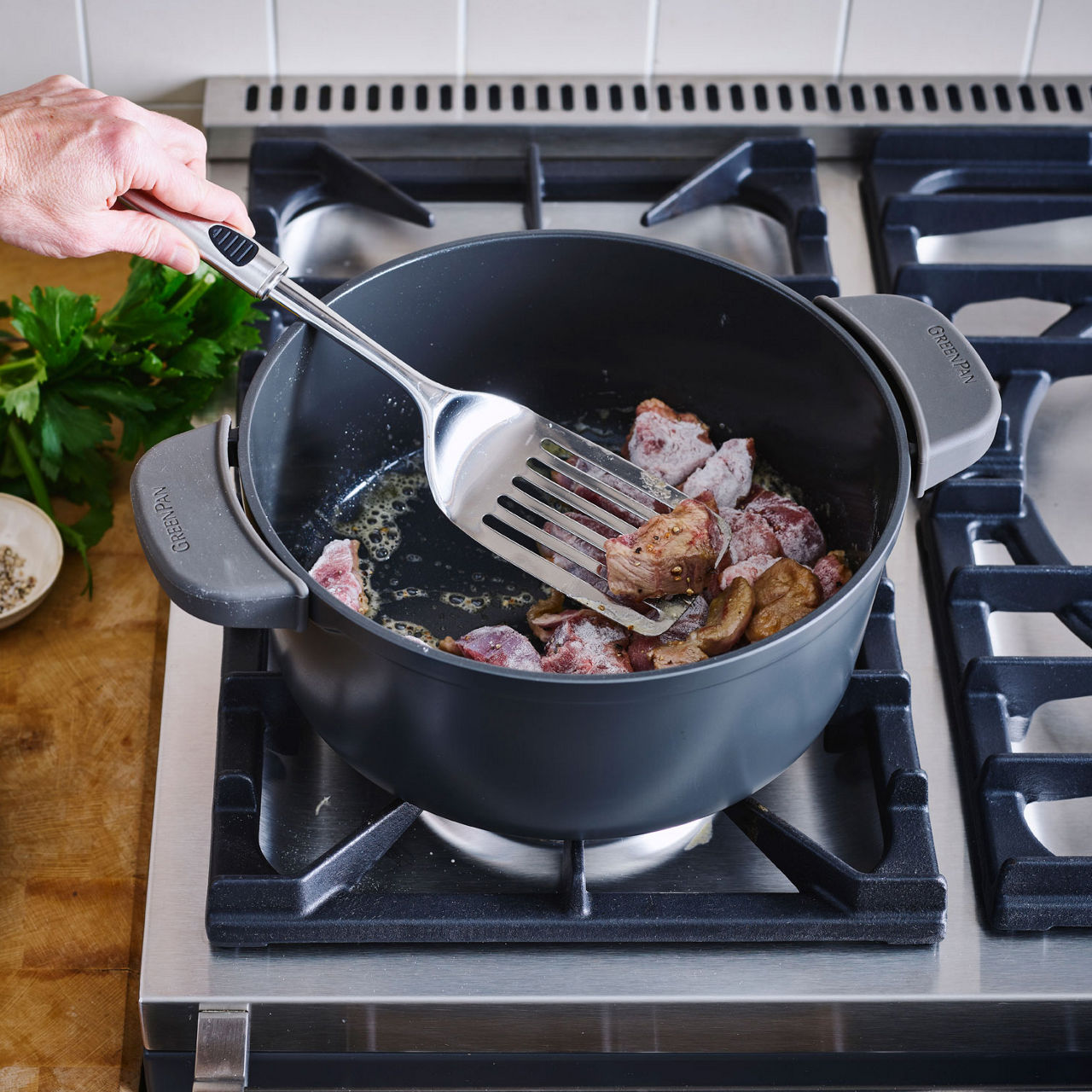 Featherweight Casserole Dish 22cm