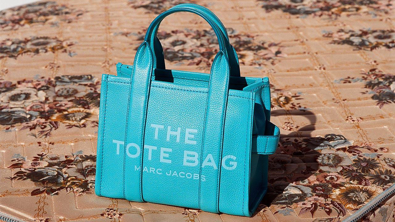 Marc Jacobs Snapshot Textured-leather Shoulder Bag In Deep Maroon