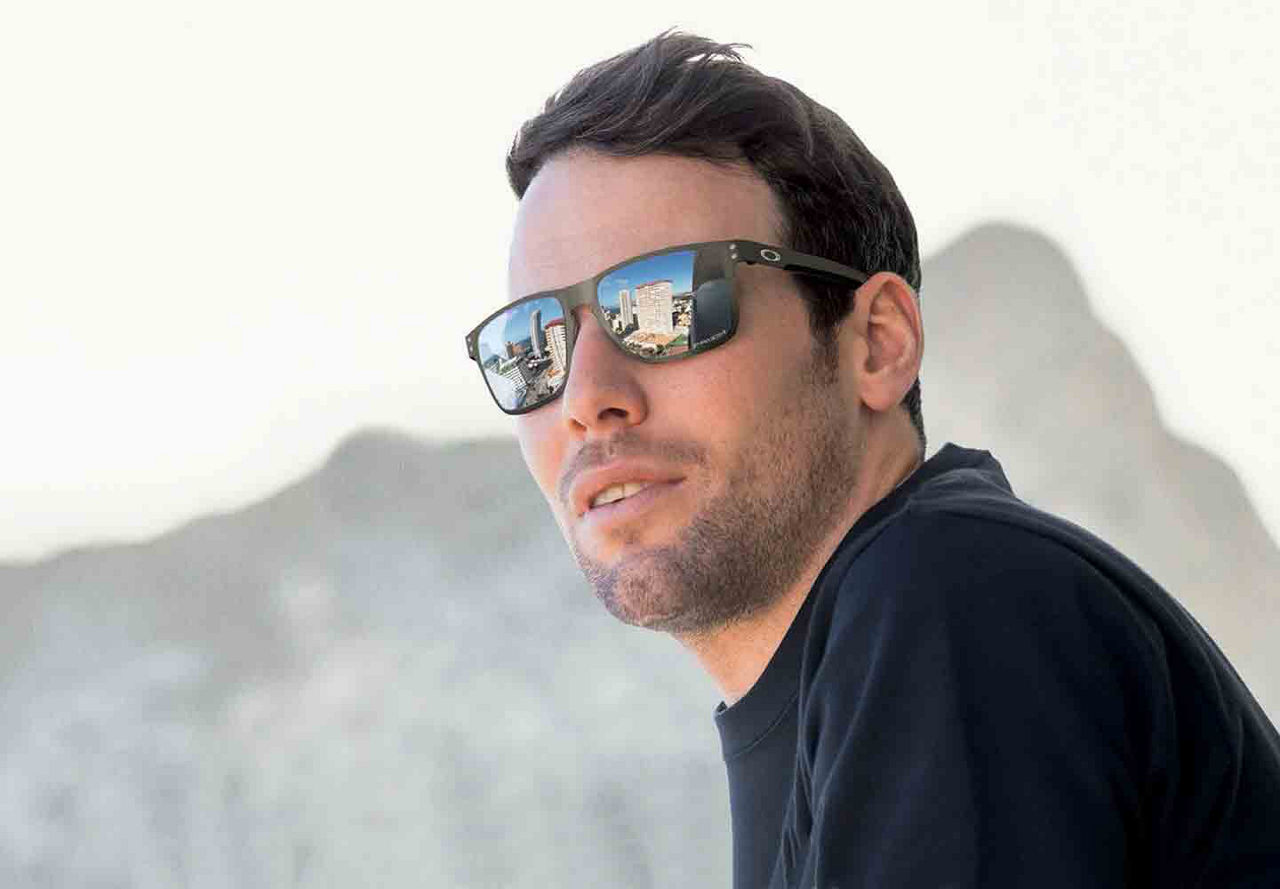 Oakley store sunglasses dealer