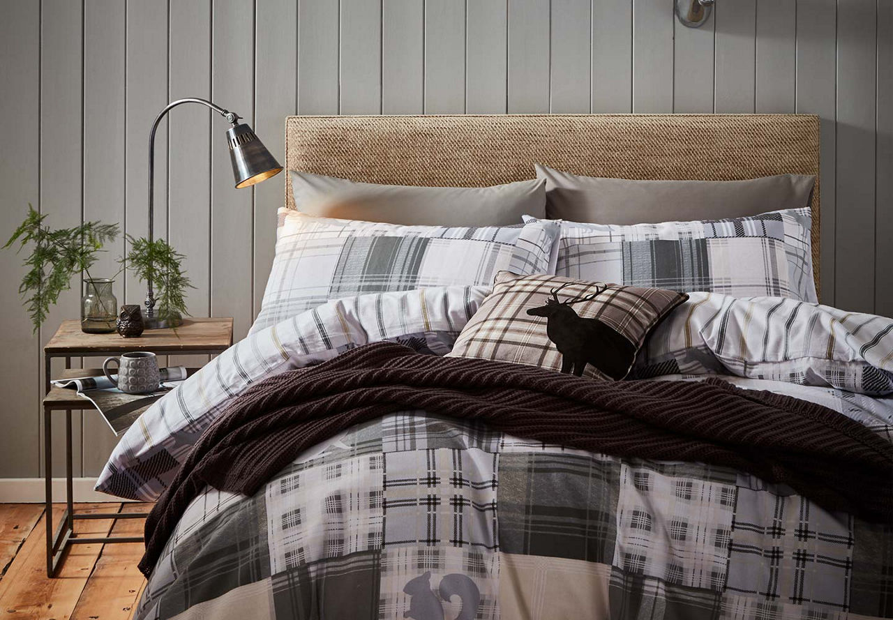 Arnotts outlet bed throws